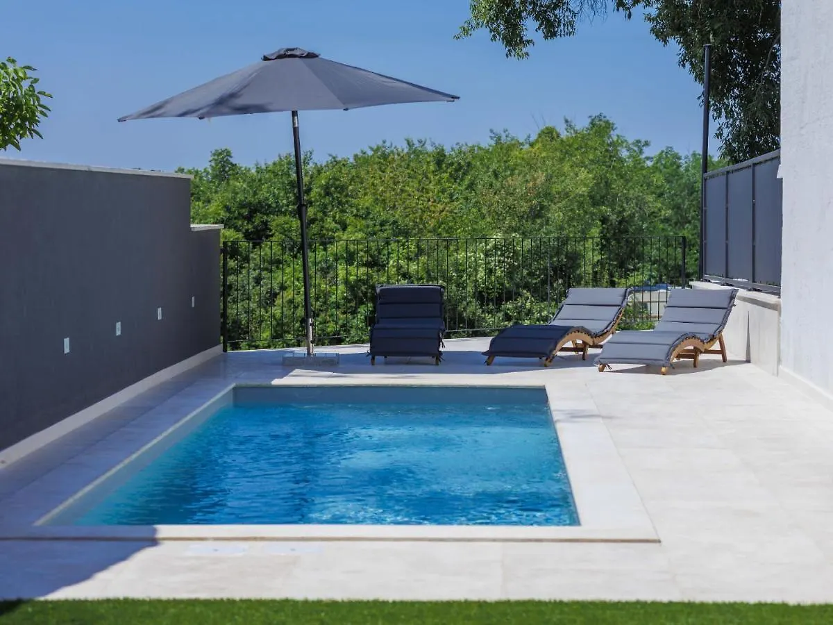 Holiday Home Villa Luca By Interhome Tinjan